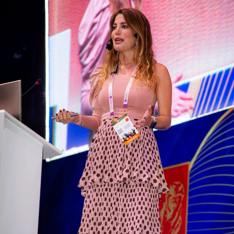 Dra. Lina Rodríguez, cirujana plástica de la comunidad Retraction World